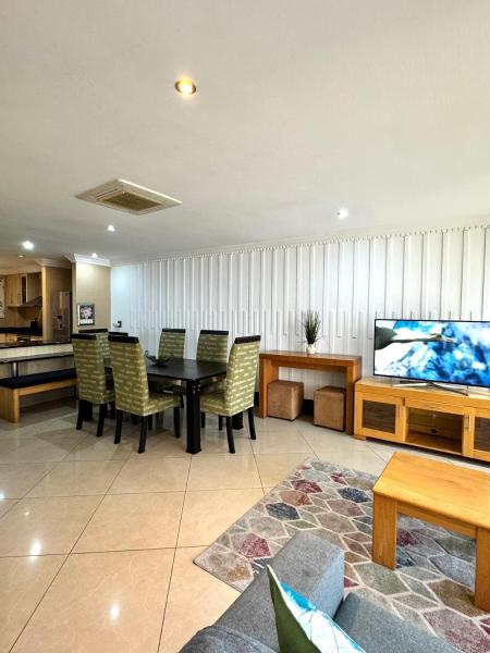 Zdjęcie 7: Accommodation Front - Dazzling 4 Sleeper near Ushaka Marine World