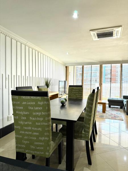 Zdjęcie 3: Accommodation Front - Dazzling 4 Sleeper near Ushaka Marine World