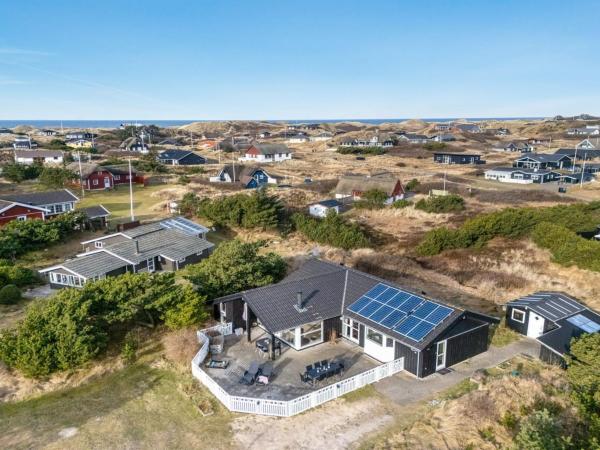 Na fotografii je vidět objekt Holiday Home Illona - from the sea by Interhome nacházející se ve městě Ringkobing.