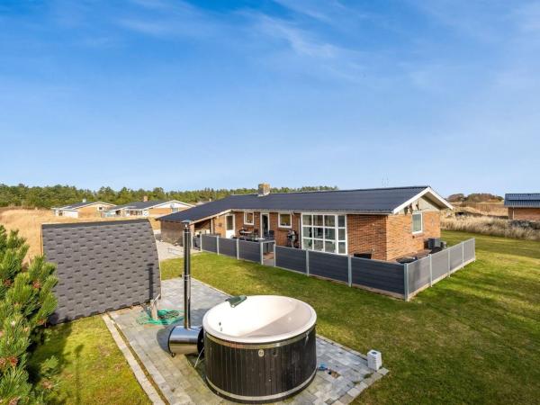 Na fotografii je vidět objekt Holiday Home Sissan - 900m from the sea by Interhome nacházející se ve městě Ringkobing.