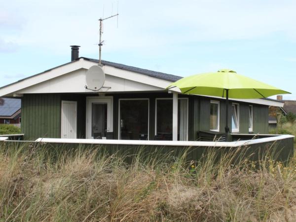 Na zdjęciu widoczny jest obiekt Holiday Home Lambe - from the sea by Interhome położony w mieście Bjerregård.