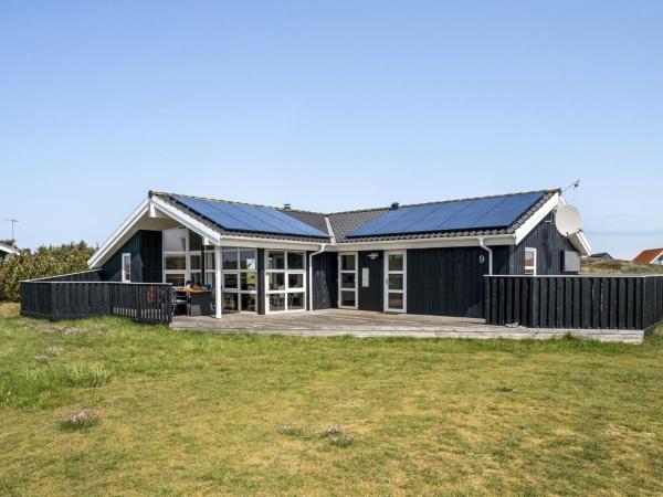 Na fotografii je vidět objekt Holiday Home Emppu - 400m from the sea by Interhome nacházející se ve městě Torsted.