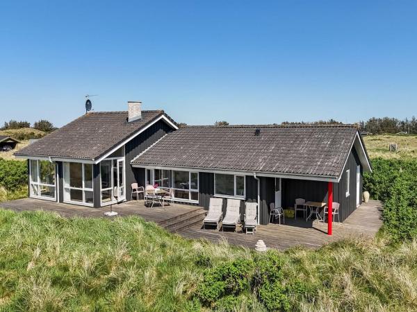 Auf dem Foto ist das Objekt Holiday Home Lauri - 350m from the sea by Interhome in der Stadt Løkken zu sehen.