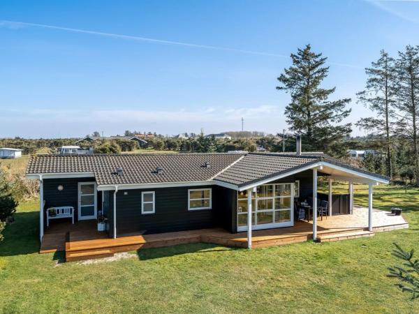 Auf dem Foto ist das Objekt Holiday Home Troels - 750m from the sea by Interhome in der Stadt Løkken zu sehen.