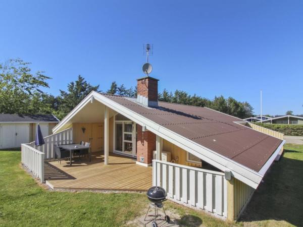 Auf dem Foto ist das Objekt Holiday Home Eden - 800m from the sea by Interhome in der Stadt Løkken zu sehen.