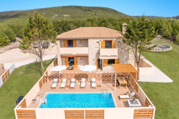 På bildet vises objektet Villa Artemisia by Villa Plus som ligger i byen Koiliomenos.