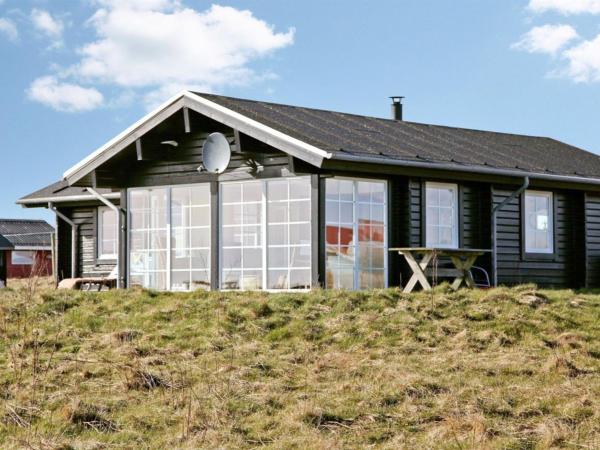 照片显示了位于Nørre Lyngby市的Holiday Home Ljubinka - 100m from the sea by Interhome物件。