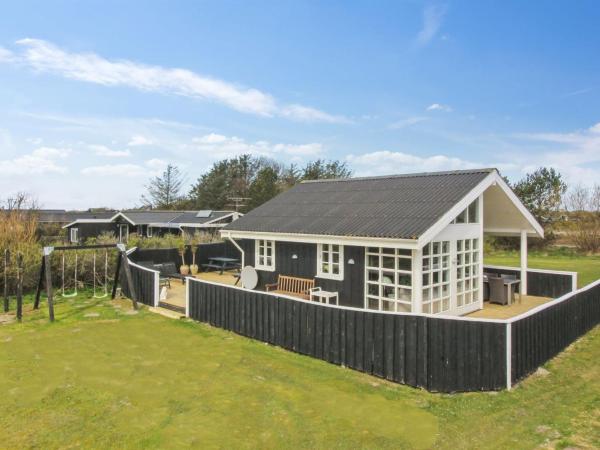 Auf dem Foto ist das Objekt Holiday Home Bjari - 850m from the sea by Interhome in der Stadt Løkken zu sehen.