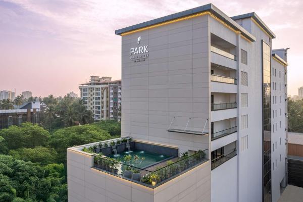 På billedet ses objektet Park Inn & Suites by Radisson Thrissur East Fort beliggende i byen Thrissur.