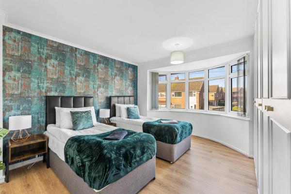 På billedet ses objektet Large 5 Bd House Long Stays Parking beliggende i byen Trowell.