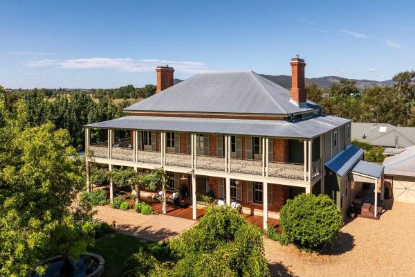Na zdjęciu widoczny jest obiekt Bleak House - A Landmark of Mudgee's Heritage położony w mieście Mudgee.