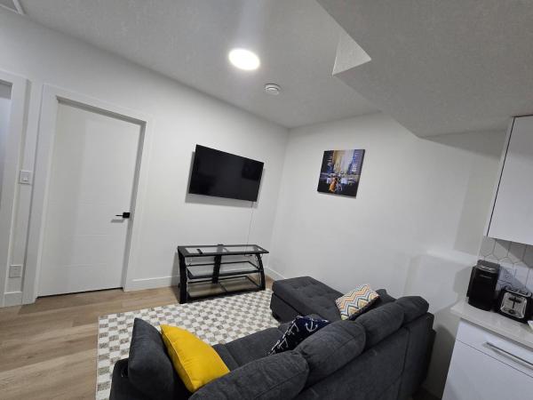 A la foto es mostra l'objecte Lush 1 Bedroom house with WiFi in Edmonton situat a la ciutat de Edmonton.