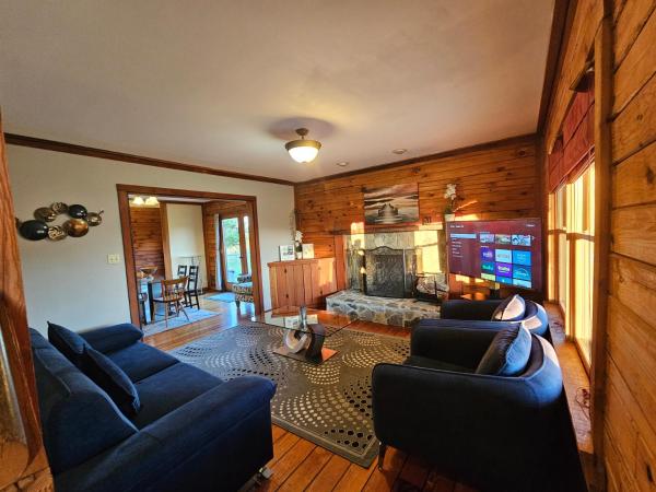 A la foto es mostra l'objecte Modern Log House First Level Primary situat a la ciutat de Stephens City.