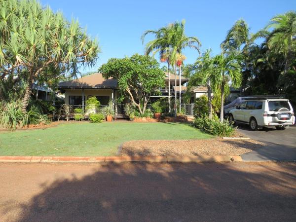 The photo shows the Cable Beach Getaways located in the city of Cable Beach.
