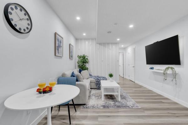 写真にはカルガリー市にあるBasement in Calgary - 10 Mins from Calgary Airportが写っています。