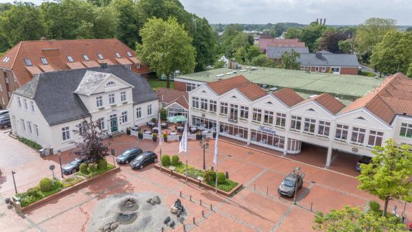 Na fotografii je vidět objekt Ringhotel Residenz Wittmund nacházející se ve městě Blersum.