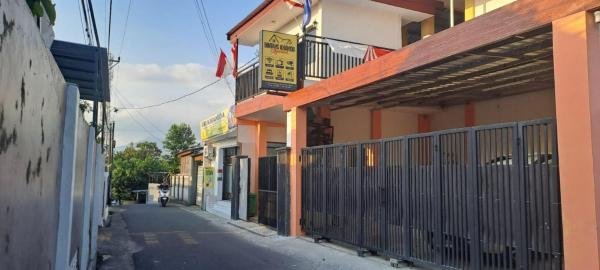 照片显示了位于Cakranegara市的Bintang Khanida Syari'ah物件。