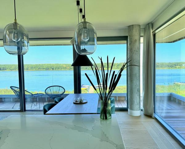 På billedet ses objektet Apartament Premium View w Riva Zegrze, Jezioro Zegrzyńskie beliggende i byen Skubianka.