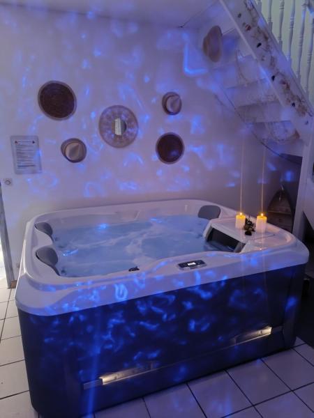 La photo montre l'objet Maison cosy au repère du bien-être situé dans la ville de Morisel.