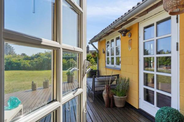 A la foto es mostra l'objecte Cozy Holiday Home With Great Location situat a la ciutat de Løkken.