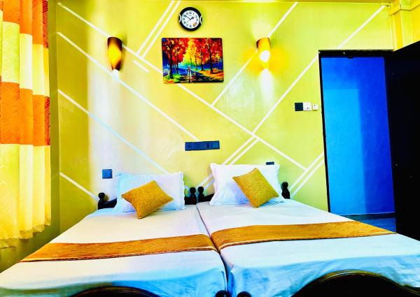 The photo shows the EESTEE Rest located in the city of Colombo.