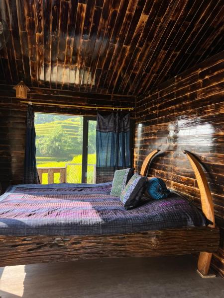 På bildet vises objektet SaPa Big Tree Hmong Homestay som ligger i byen Tả Van.
