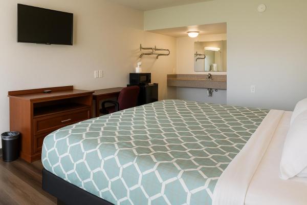 A la foto es mostra l'objecte American Inn & Suites situat a la ciutat de Grant.