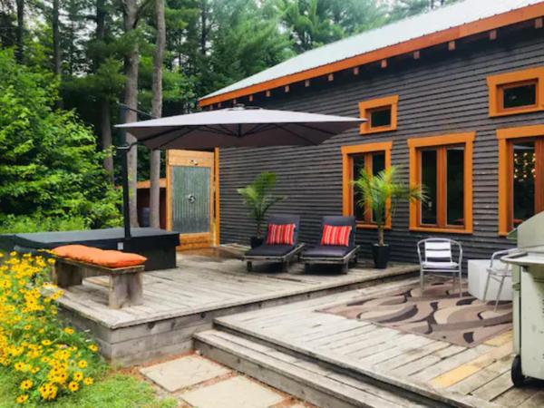Kuva 2: Tranquility at the edge of the woods- Hot Tub