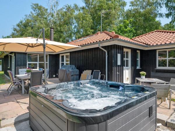 Na zdjęciu widoczny jest obiekt Holiday Home Elline - 450m from the sea by Interhome położony w mieście Græsted.