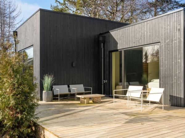På bilden syns objektet Holiday Home Osfried - 900m from the sea by Interhome som ligger i staden Gilleleje.