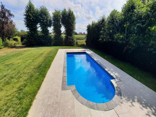 Op de foto is het object Rural holiday home with outdoor pool & sauna te zien, gelegen in de stad Zuidzande.