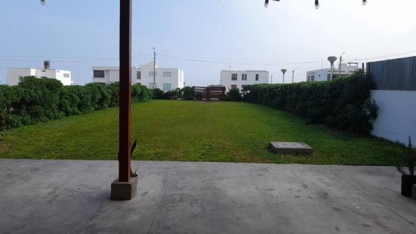 A la foto es mostra l'objecte Casa amplia con jardín frente al mar situat a la ciutat de Venturosa.