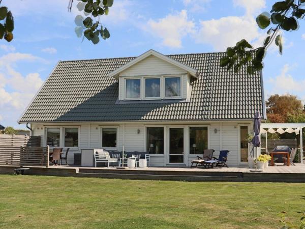På billedet ses objektet 5 star holiday home in Torekov beliggende i byen Torekov.
