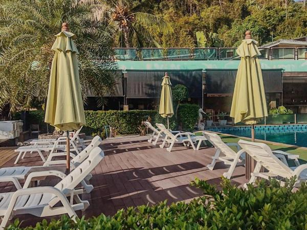 På billedet ses objektet Phi Phi Nice Beach Hotel Hip beliggende i byen Phi Phi.