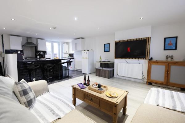 Stylish City Centre Apartment With Free Parking & Wifi - Cardiff