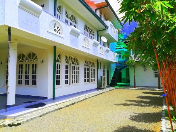 Na fotografii je vidět objekt Hotel Caritas Negombo nacházející se ve městě Katuwapitiya.