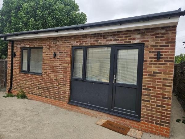 Na zdjęciu widoczny jest obiekt Modern 2-Bedroom Apartment Near Central London położony w mieście Plumstead.