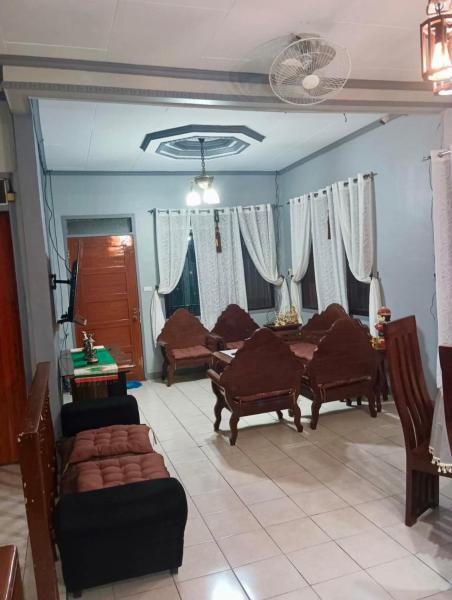 En la foto se muestra el objeto 3 BR Spacious and Cozy Bungalow House ubicado en la ciudad de Polon.