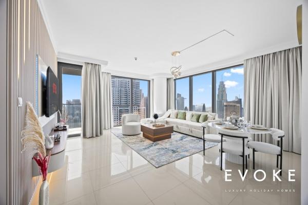 Luxury 2BR by Evoke Burj & fountain View w Sofa bed & Balcony, Dubai