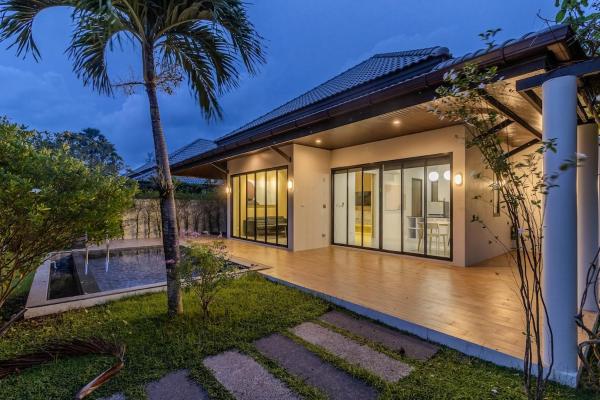 Na zdjęciu widoczny jest obiekt V242 Prime Location 2BR with Pool&Garden Near Beach położony w mieście Bang Tao Beach.