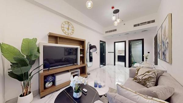 PVH - Spacious 1BR minutes to Miracle Garden, Dubai