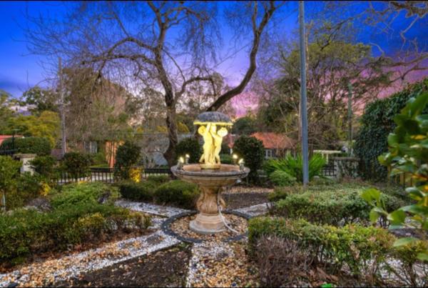 The photo shows the Urban Escape - Crown Prince Suite in Sydney North Shore located in the city of Turramurra.