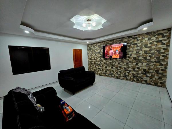 На фото показан объект Spacious Home with Balcony Views & Fast Wi-Fi, расположенный в городе San Vito.