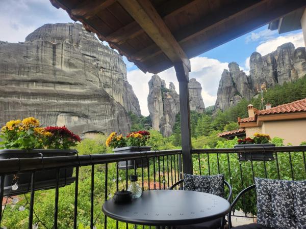 La photo montre l'objet Halasma Meteora situé dans la ville de Kastrákion.