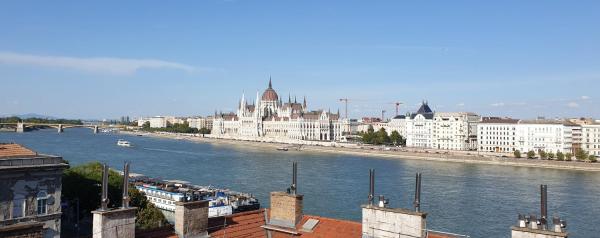 Luxypano - Your Lucky Day - Budapest