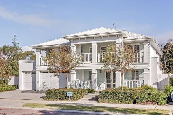 Na foto é possível ver o objeto Hamptons By The Green - Grand Golfside Retreat localizado na cidade de Dunsborough.