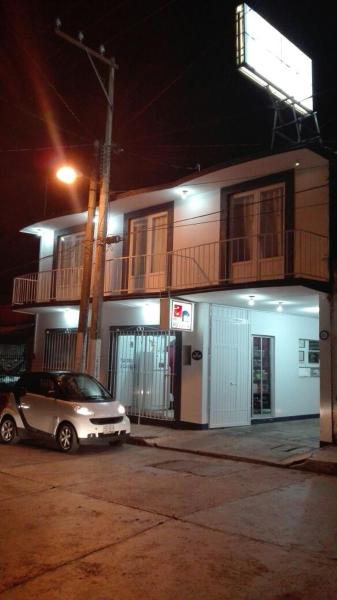 A la foto es mostra l'objecte Hotel Angela Carolina situat a la ciutat de Coatepec.