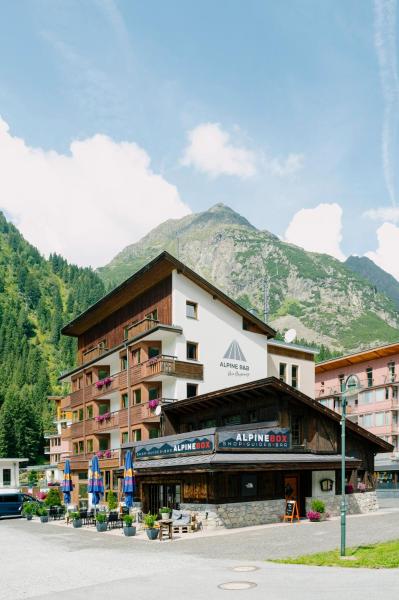 Op de foto is het object Alpine B&B including summercard te zien, gelegen in de stad Plangeross.