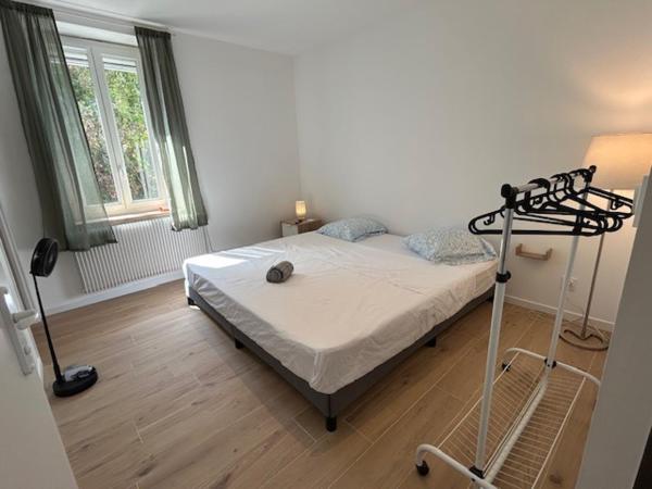 A la foto es mostra l'objecte Domaine de la Claudine situat a la ciutat de Versailleux.