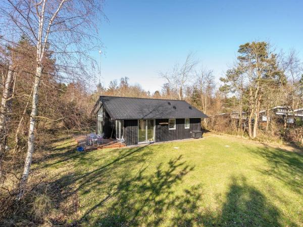 Na zdjęciu widoczny jest obiekt Holiday Home Tancred - 200m from the sea by Interhome położony w mieście Gedser.
